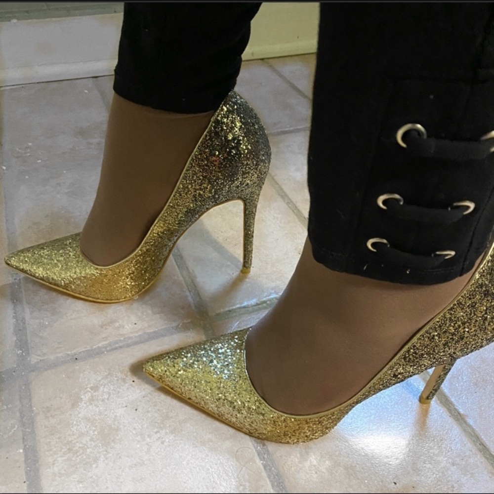 Shoedazzle Gold Glitter 9.5 5in heel